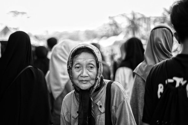 Quelles initiatives peuvent être prises pour favoriser l'emploi des jeunes dans le secteur de l'économie verte ?