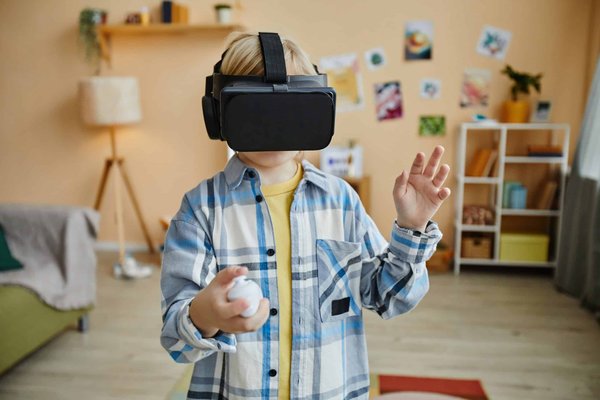 Quels sont les enjeux et défis de l'intégration des technologies spatiales dans l'éducation secondaire ?